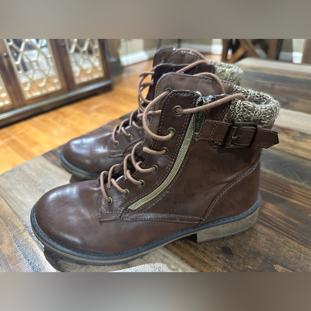 Cherokee ankle booties brown size 6